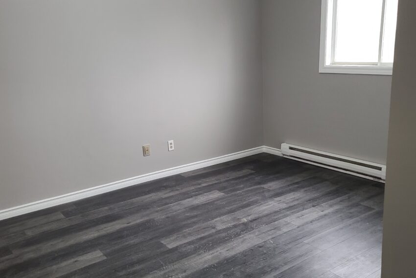 581 Cataraqui - unit 18 Main floor bdrm