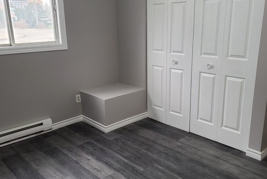 581 Cataraqui - Unit 18 Main floor bedrm