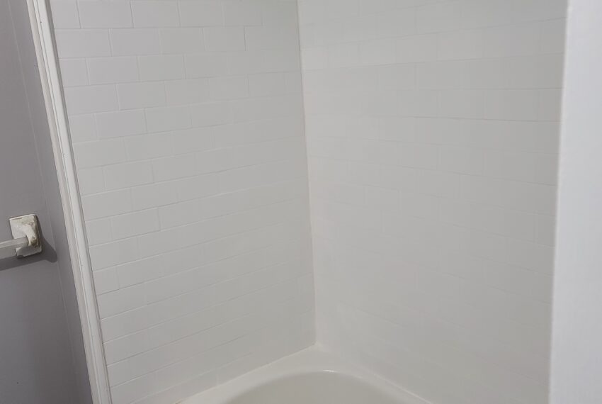 581 Cataraqui - Unit 18 Main floor Bathroom