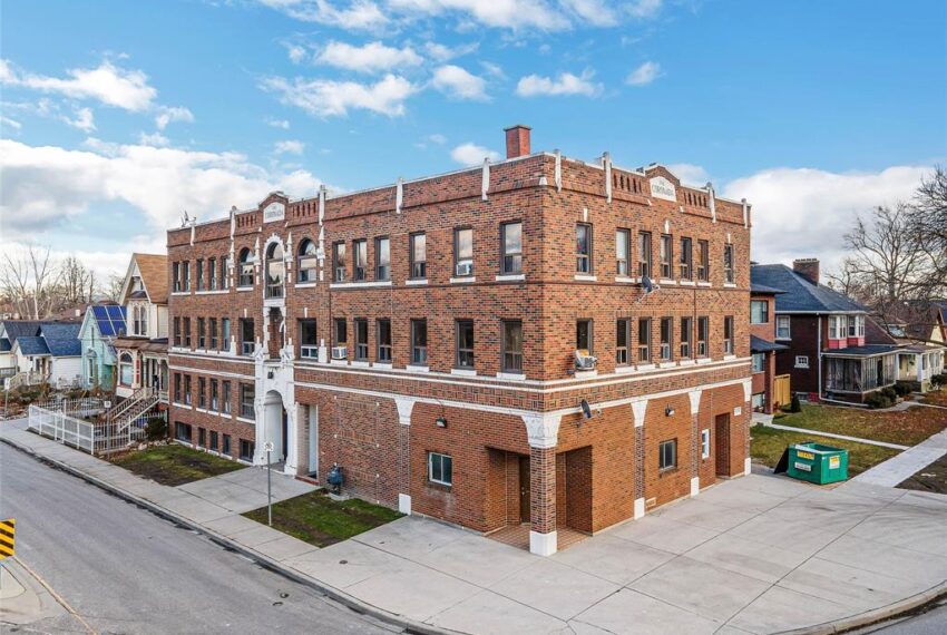 581 Cataraqui -Building 2