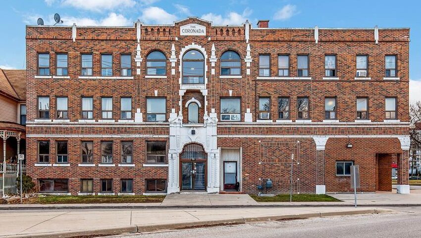 581 Cataraqui -Building
