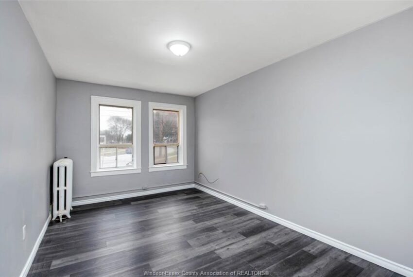 581 Cataraqui -Unit 3 - living rm