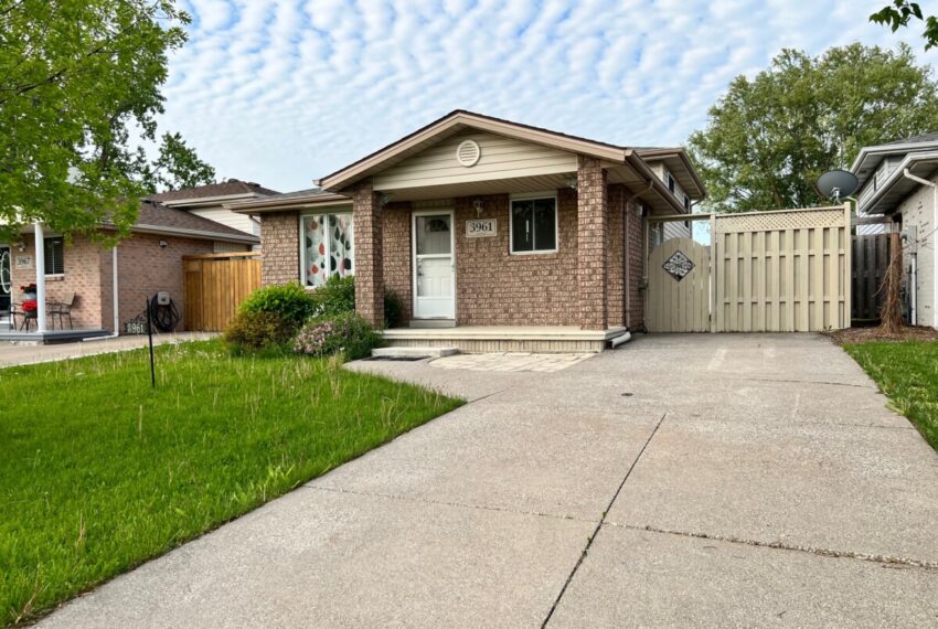 3961 Maple Leaf - 1