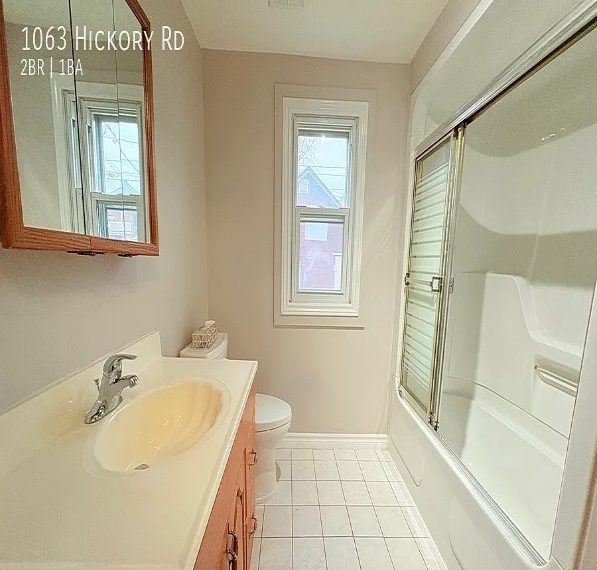 Whole Bathroom_resized